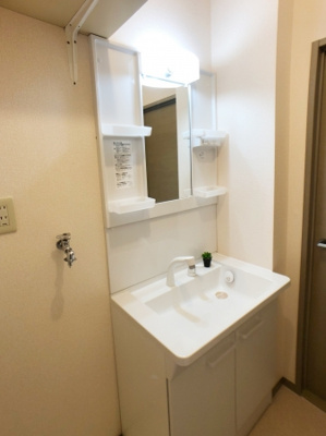 【独立洗面台】 | カサベルテＣ棟 | 独立洗面台で身支度をすべて済ませてしまいましょう