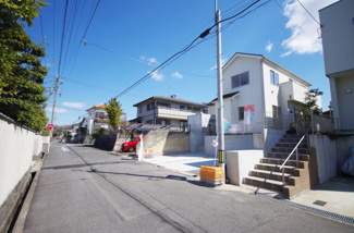 【前面道路含む現地写真】 | 現地（2019年3月）撮影
前面道路は西側幅員約5.8～5.9mの法42条1項1条道路。開口広々♪ 