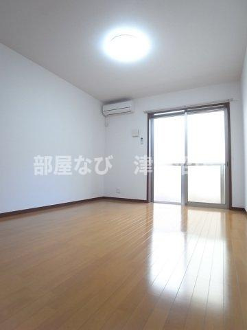 フィールドサイドの展望|フローリング仕様でベッドやテーブルも置きやすい