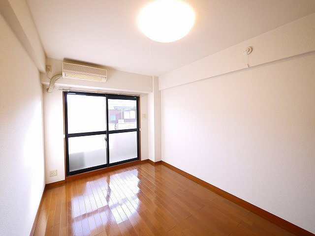 万葉Ⅲ（マンション万葉Ⅲ）の居間・リビング