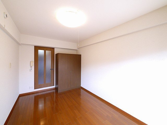 万葉Ⅲ（マンション万葉Ⅲ）の洋室