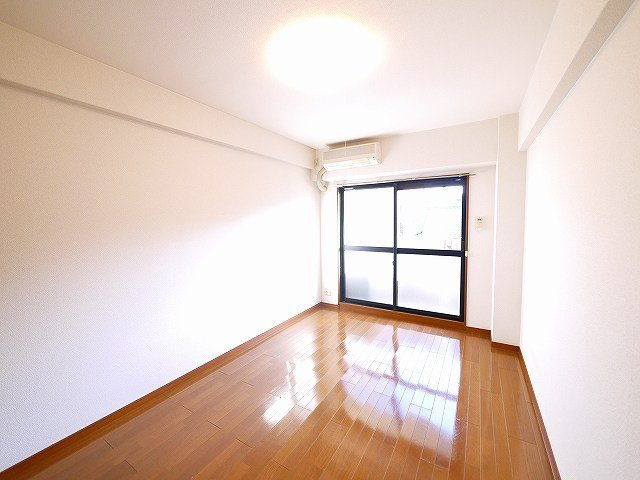 万葉Ⅲ（マンション万葉Ⅲ）の居間・リビング