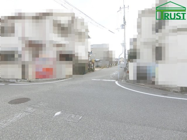 朝霧町１丁目　売り土地の前面道路含む現地写真