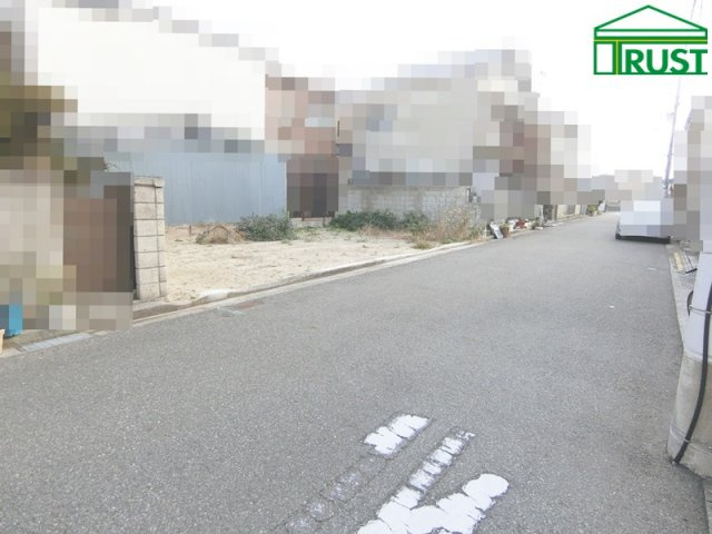 朝霧町１丁目　売り土地の前面道路含む現地写真