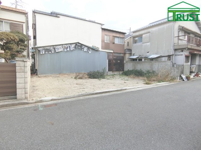 朝霧町１丁目　売り土地の前面道路含む現地写真