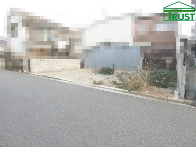 朝霧町１丁目　売り土地の前面道路含む現地写真