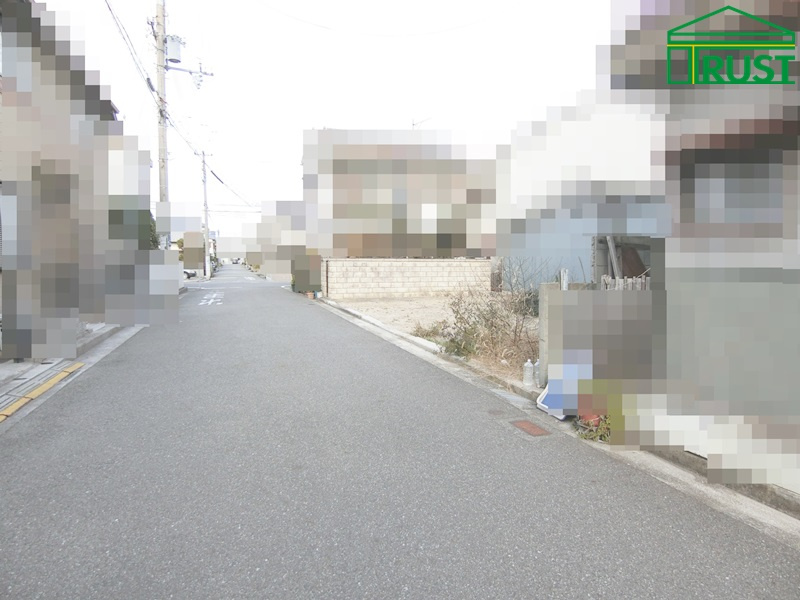 朝霧町１丁目　売り土地の前面道路含む現地写真
