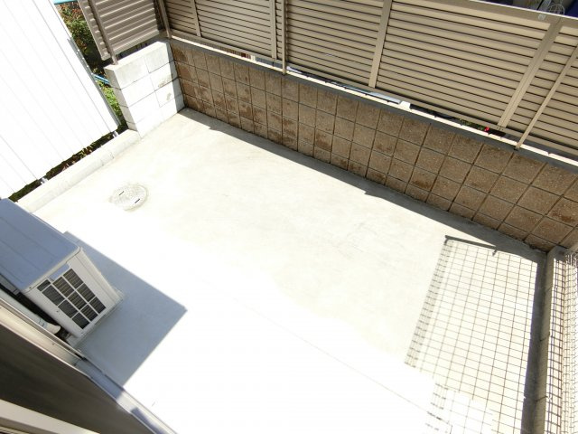 メゾンキンメイのバルコニー