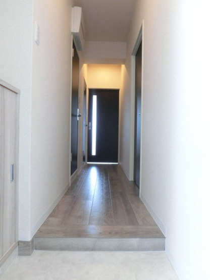 【展望】 | アルプハイツ梶ヶ谷 | 玄関から室内への景観です！右手に洋室4.5帖のお部屋、左手に洗面所・トイレがあります★