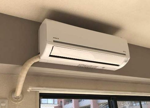 【設備】 | アルプハイツ梶ヶ谷 | リビングダイニングキッチンにあるエアコンです！ムシ暑い夏も肌寒い冬も快適に過ごせますね♪