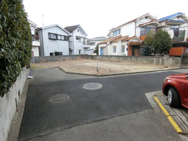 東二見土地の前面道路含む現地写真|間口の広い敷地です　素敵な住まいがたちますよ