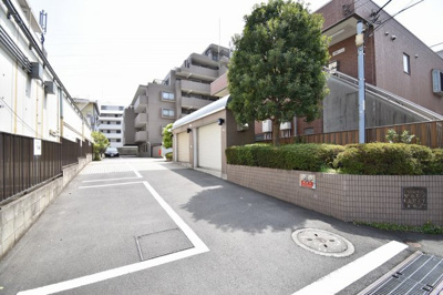 【駐車場】 | モアクレスト新横浜 | 平置き駐車場