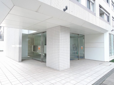【エントランス】 | ルネ・ブランシュ横浜海岸通り | みなとみらい線「日本大通り」駅徒歩3分・「馬車道」駅徒歩4分、JR京浜東北線・根岸線「関内」駅徒歩10分、横浜市営地下鉄ブルーライン「関内」駅徒歩8分