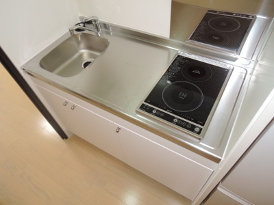 【キッチン】 | レオネクストアリビオ加美 | ☆ＩＨコンロ１口＆ラジエントヒーター１口付☆