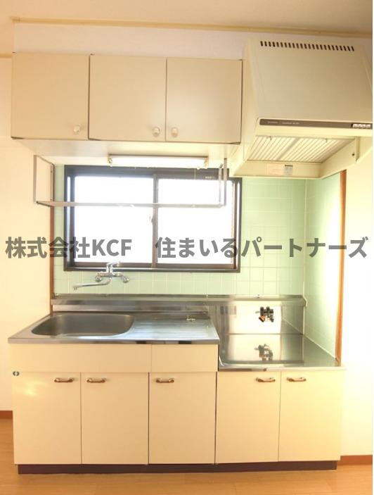 愛梨ビルⅡのキッチン|コンパクトなキッチンで掃除もラクラク