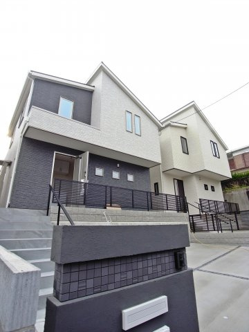 神戸市垂水区神陵台７丁目の新築一戸建の外観|スタイリッシュな外観です。