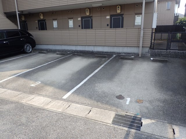 メルベーユ・HAJI Ⅱの駐車場