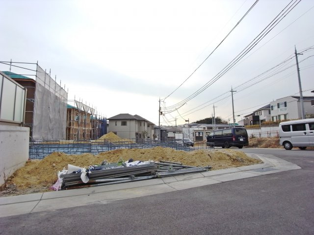 垂水区舞多聞西６丁目　新築戸建9号地の前面道路含む現地写真|角地の物件になります。