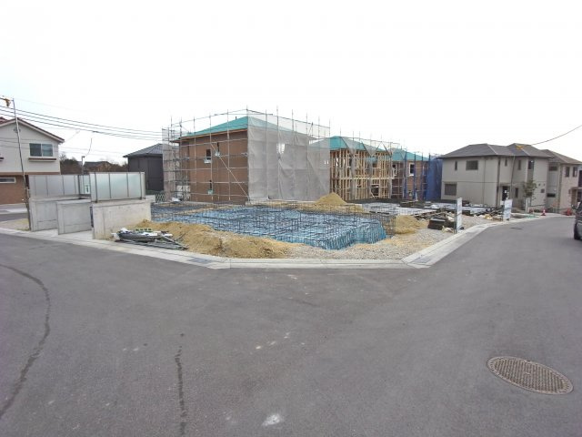 垂水区舞多聞西６丁目　新築戸建9号地の前面道路含む現地写真|駐車スペースも2台しっかりと確保されています。