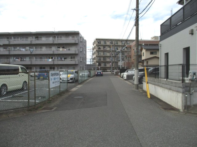 千葉市花見川区幕張本郷１丁目　土地　約１５１坪の整形地の前面道路含む現地写真|前面道路含む現地写真です　北東側約６．０ｍ公道