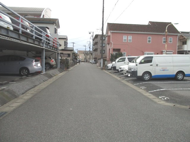 千葉市花見川区幕張本郷１丁目　土地　約１５１坪の整形地の前面道路含む現地写真|前面道路含む現地写真です　南東側約５．９ｍ公道