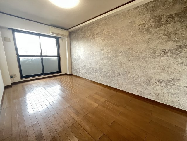 エムズコンフォートの洋室