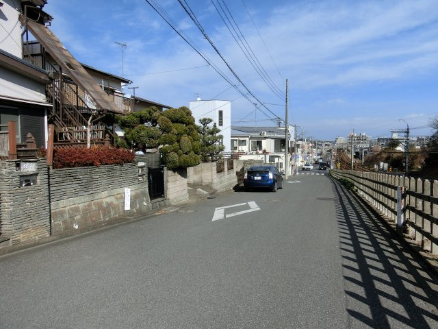 八千代市八千代台北１５丁目　土地　南東側約６．５ｍ道路　更地渡しの前面道路含む現地写真|前面道路含む現地写真です　南東側約６．５ｍ