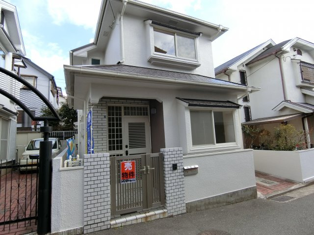神戸市垂水区北舞子1丁目の外観|外壁も綺麗に塗装されてます