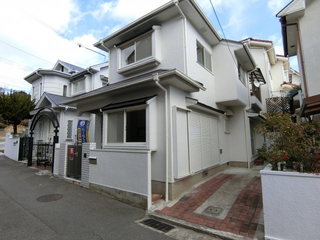 神戸市垂水区北舞子1丁目の外観|小型車ですがしっかり駐車可能です
