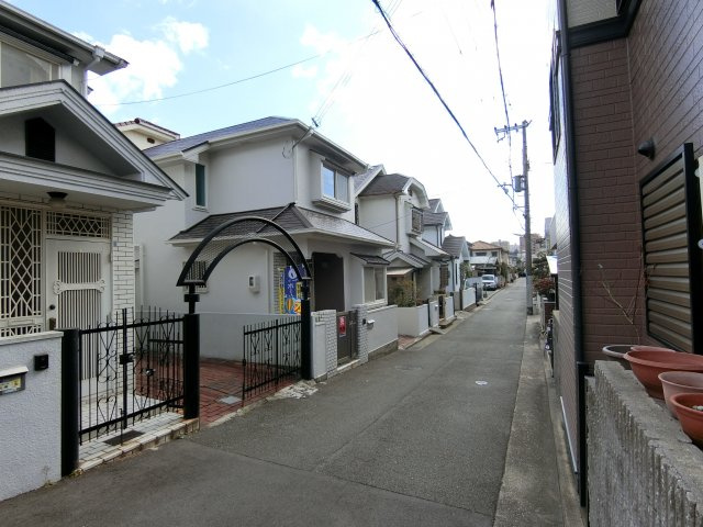 神戸市垂水区北舞子1丁目の前面道路含む現地写真|前面道路はスッキリしてます