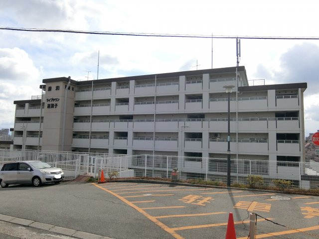 藤和ライブタウン西舞子の外観|間口の大きな大規模マンションです