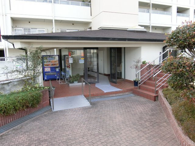 藤和ライブタウン西舞子のその他共用部分|メインエントランスです　管理も行き届いてます