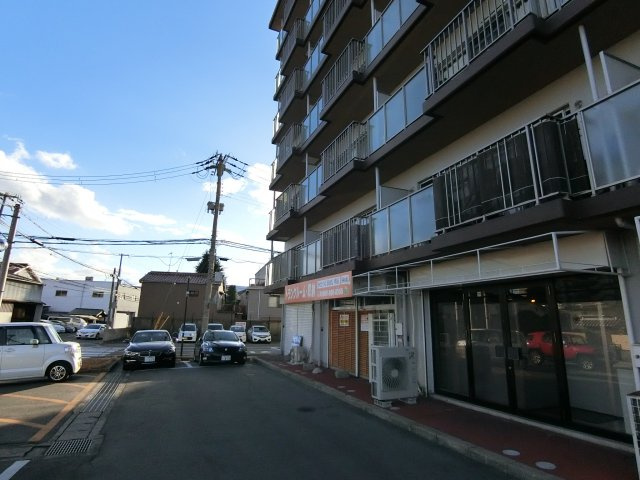 藤和明石公園ハイタウン壱号棟店舗事務所の外観|大規模マンションの一階
