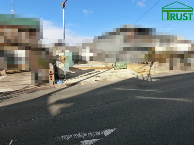 上新地2丁目新築一戸建の前面道路含む現地写真