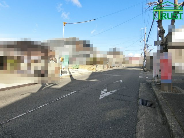 上新地2丁目新築一戸建の前面道路含む現地写真