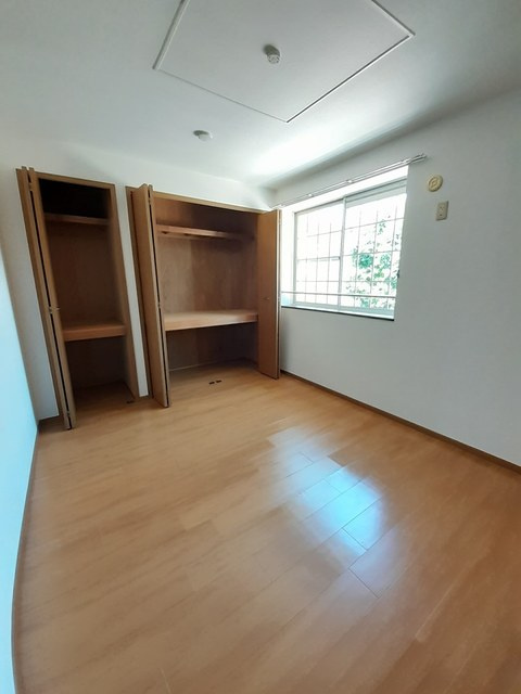 広島市安佐北区亀山４丁目のアパートの寝室