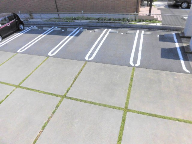 アムルーズBの駐車場