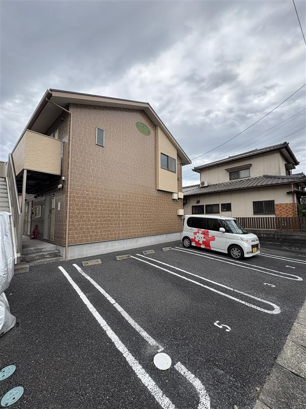 カルテット巽ヶ丘の駐車場