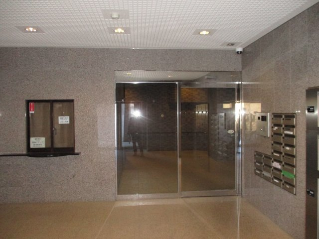 プレジャー・ガーデン津田沼　船橋市前原西６丁目　中古マンションのエントランス|毎日通るエントランスはこのようになっています