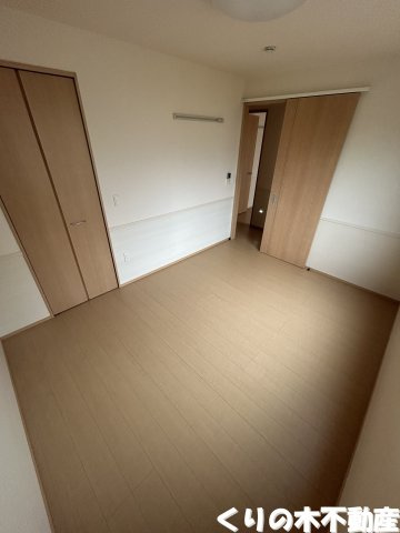 【寝室】 | ヴィラージュ　Ａ棟 | 落ち着いて過ごせるお部屋なので、寝室にいかがでしょうか