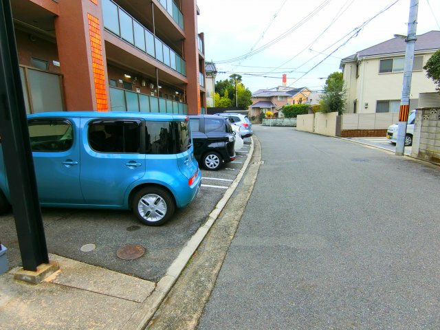 コーポオオミノの駐車場