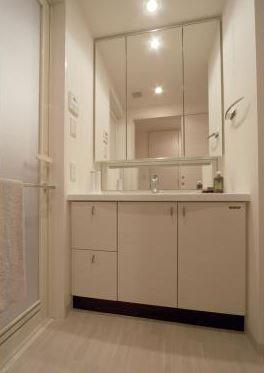 エスティメゾン四谷坂町の独立洗面台|別室参考写真