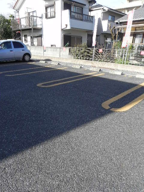 ルミエール豊四季Ⅰの駐車場
