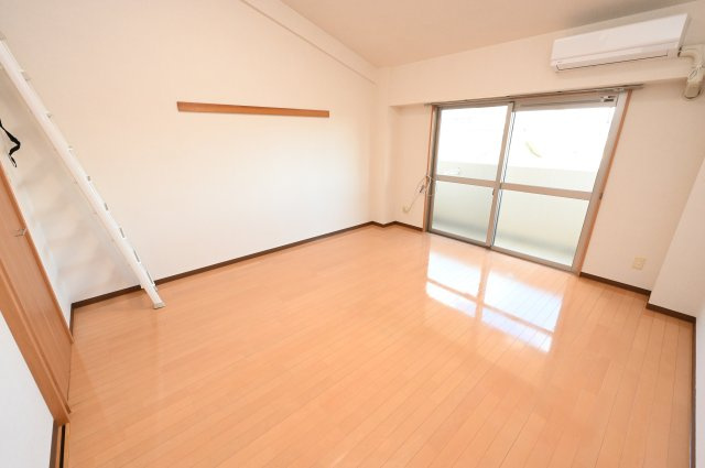 【居間・リビング】 | アイリスハイツ8号館