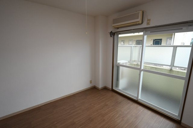 【居間・リビング】 | ラックハウス | ※同物件別部屋写真