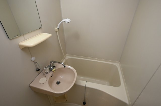 【浴室】 | ラックハウス | ※同物件別部屋写真