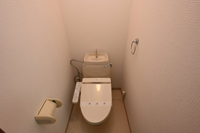 【トイレ】 | ラックハウス | ※同物件別部屋写真