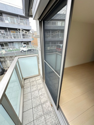 【バルコニー】 | Libra･Minowa/リブラ・ミノワ | バルコニーは南西向きなので、お洗濯物はお昼からでも乾きそう♪お洗濯物を干したり、気分転換をするにもおすすめです☆