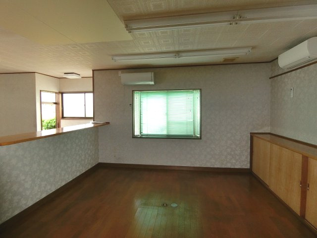 富岡市下黒岩貸事務所の内装
