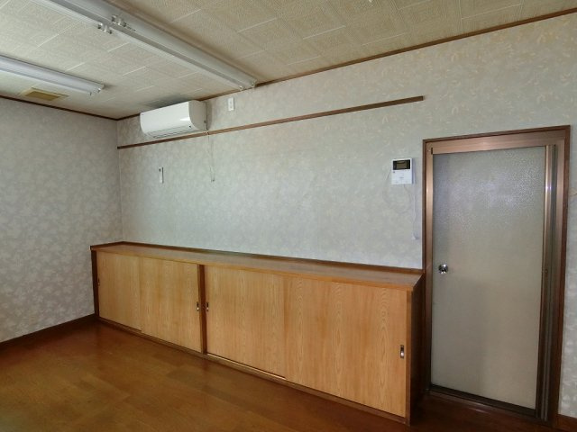 富岡市下黒岩貸事務所の内装
